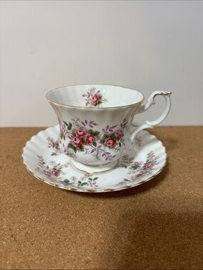 Royal Albert Lavender Rose Floral Bone China Teacup and Saucer Set Pink England